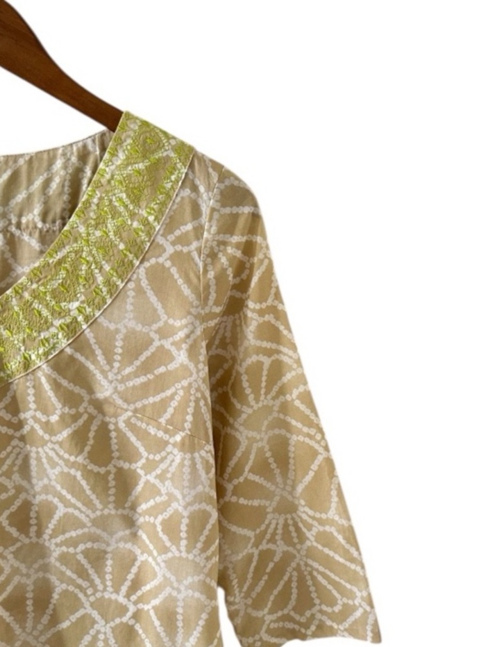 NEW Calypso St. Barth Light Tan and White Print V-Neck 3/4 Sleeve Tunic Top - Picture 3 of 8